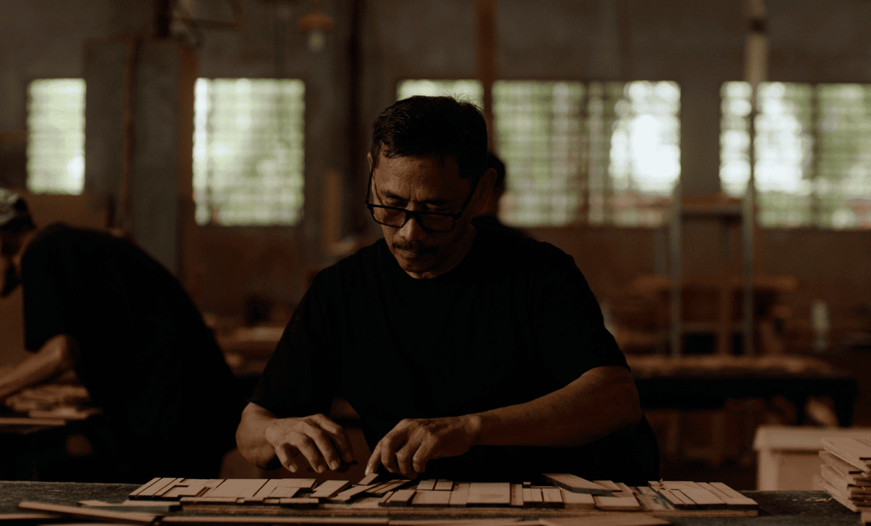 Ethnicraft_2026_Filmstill_Craftsmanship_workshop_atelier_Indonesia_Morpho_by_Tomorrowland